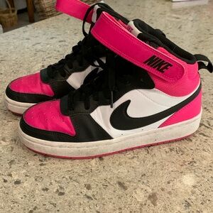 Excellent condition !! Daughter outgrew them, barely worn